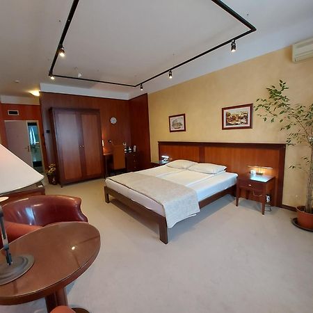 Gm Apart Hotel Ni Buitenkant foto