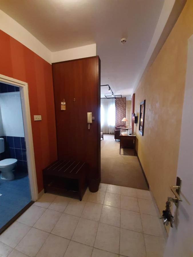 Gm Apart Hotel Ni Buitenkant foto